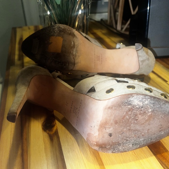 Brian Atwood Beige Cut-Out Studded Suede Peep-Toe Platform Pumps Size 39 - Picture 9 of 10